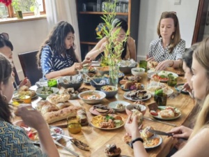 WOMEN BREAKFAST